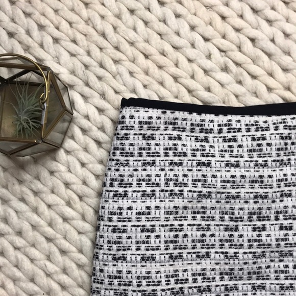 EUC Black and White Vince Camuto Pencil Skirt - Picture 2 of 3